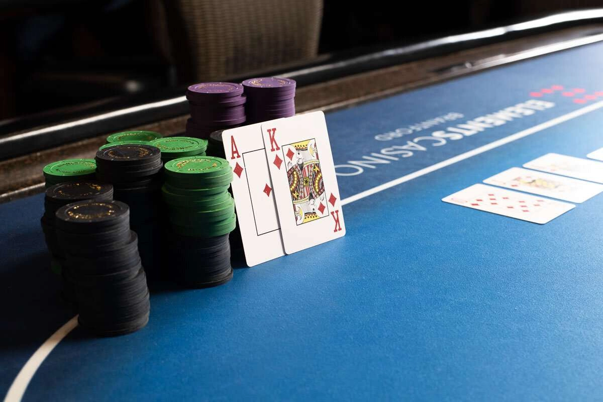 Winning hand ©robert lowdon