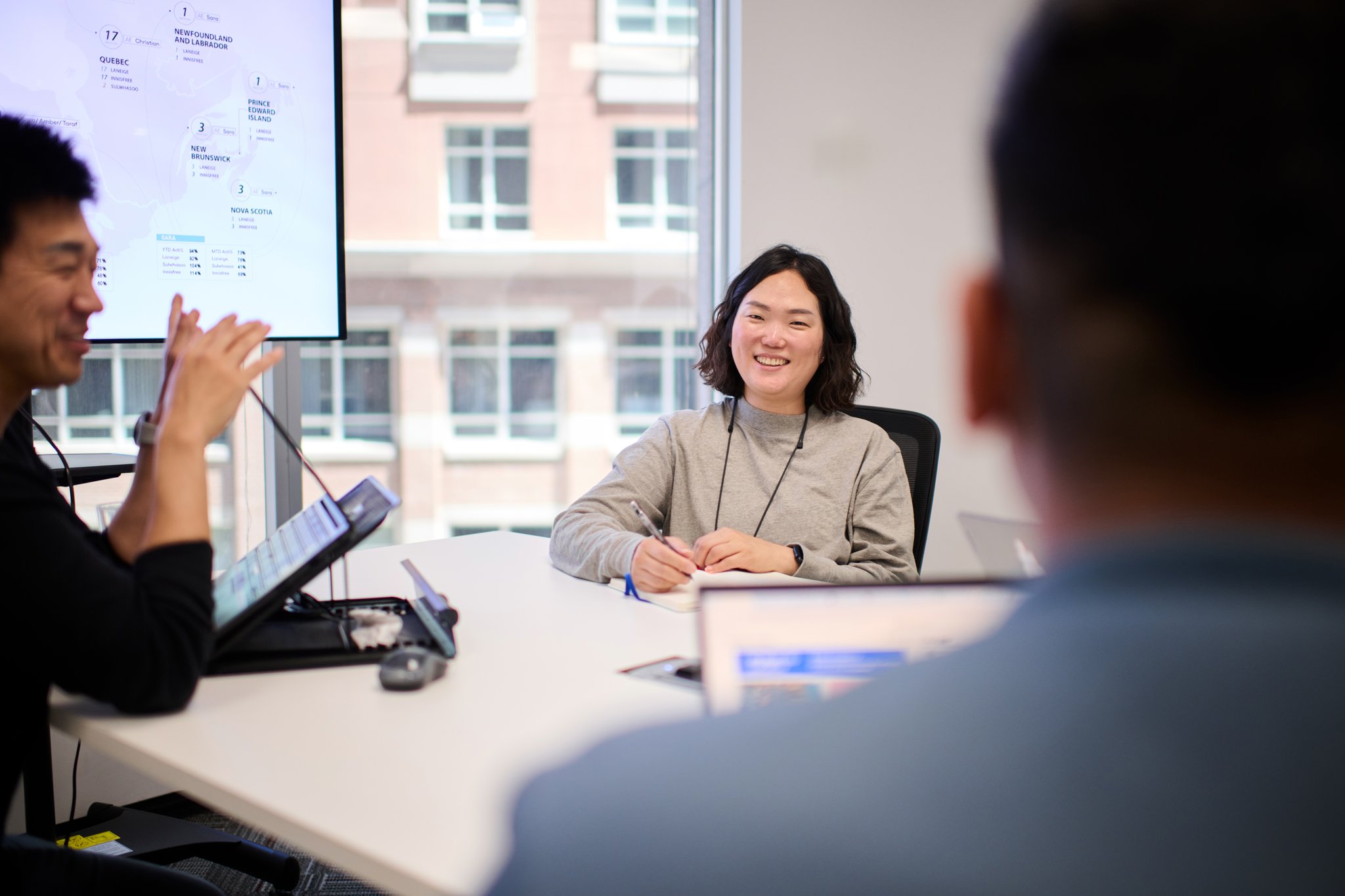 In today’s rapidly evolving marketplace, the concept of brand humanization has emerged as a pivotal strategy for businesses seeking to forge stronger connections with their target audience. When writing additional articles for our blog on topics such as trust and authenticity, the idea of humanization frequently arose. It felt worthwhile to dig deeper and explore why the concept of brand humanization is so prevalent in business.