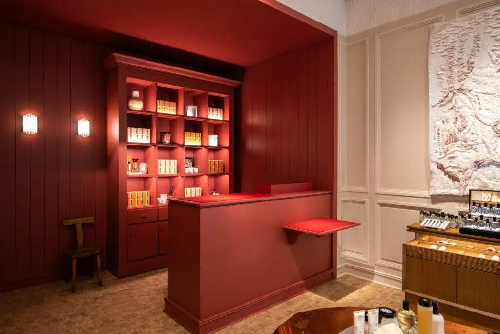 Show off your store with exciting, eye-catching photos! We specialize in montreal retail store photography for your business.