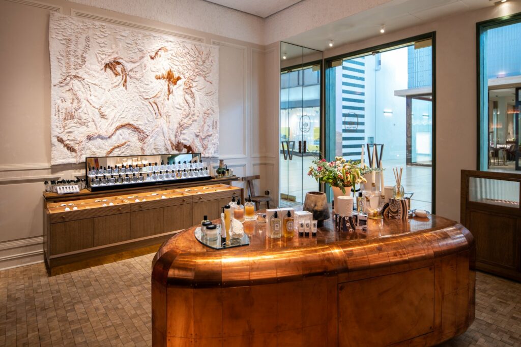 Show off your store with exciting, eye-catching photos! We specialize in montreal retail store photography for your business.