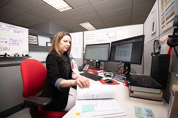 Photographing A Large Medical Research Facility - Dsc 7481Copy An employee working at her desk