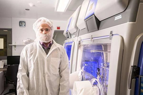 Photographing A Large Medical Research Facility - Dsc 7615Copy A lab technician inside a laboratory