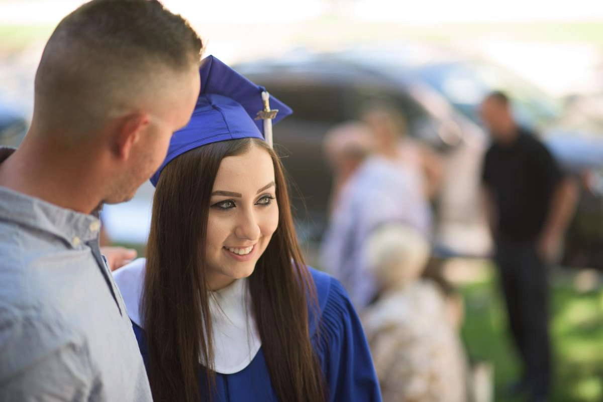 Editorial Photography For Cdi College - Editorial Photgrapher Robert Lowdon Cdi 20 Graduation photography of a student outside