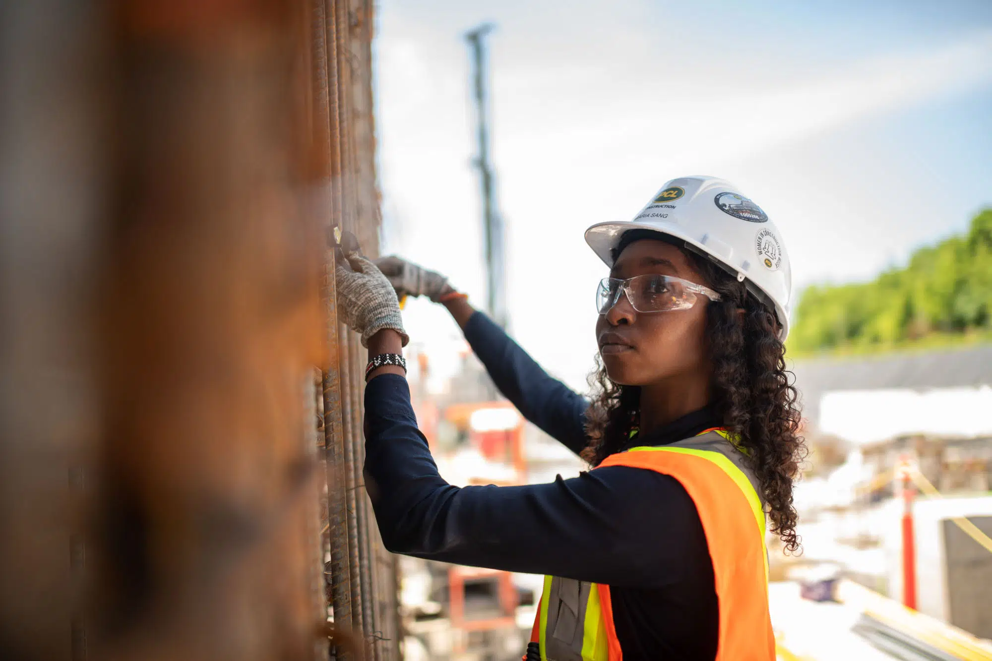 This blog post explores the role of recruitment photography in enhancing employee recruitment strategies, dives into why images are pivotal in the hiring process, and discusses how to measure the success of these visual strategies.