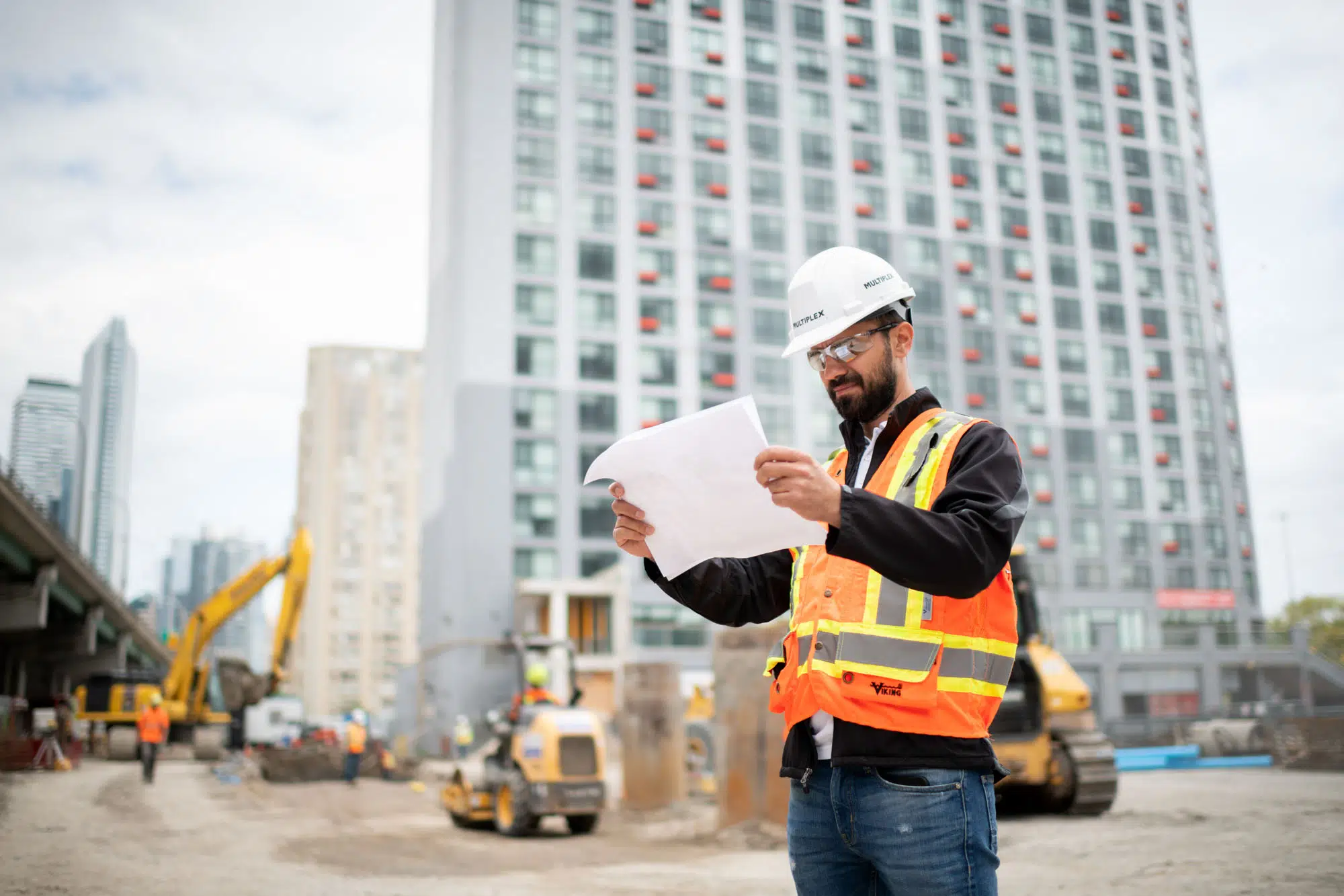 The following is a case study about a construction photography project we completed for multiplex, a leading global construction contractor. The project took place downtown toronto at the quay, a new 21-storey, 263-unit tower at 370 queens quay and a 77-unit extension at 350 queens quay. The goal of the construction photography project was to capture the leadership team of multiplex and their hard-working employees in action, highlighting the dedication and commitment to excellence that goes into every project they undertake.