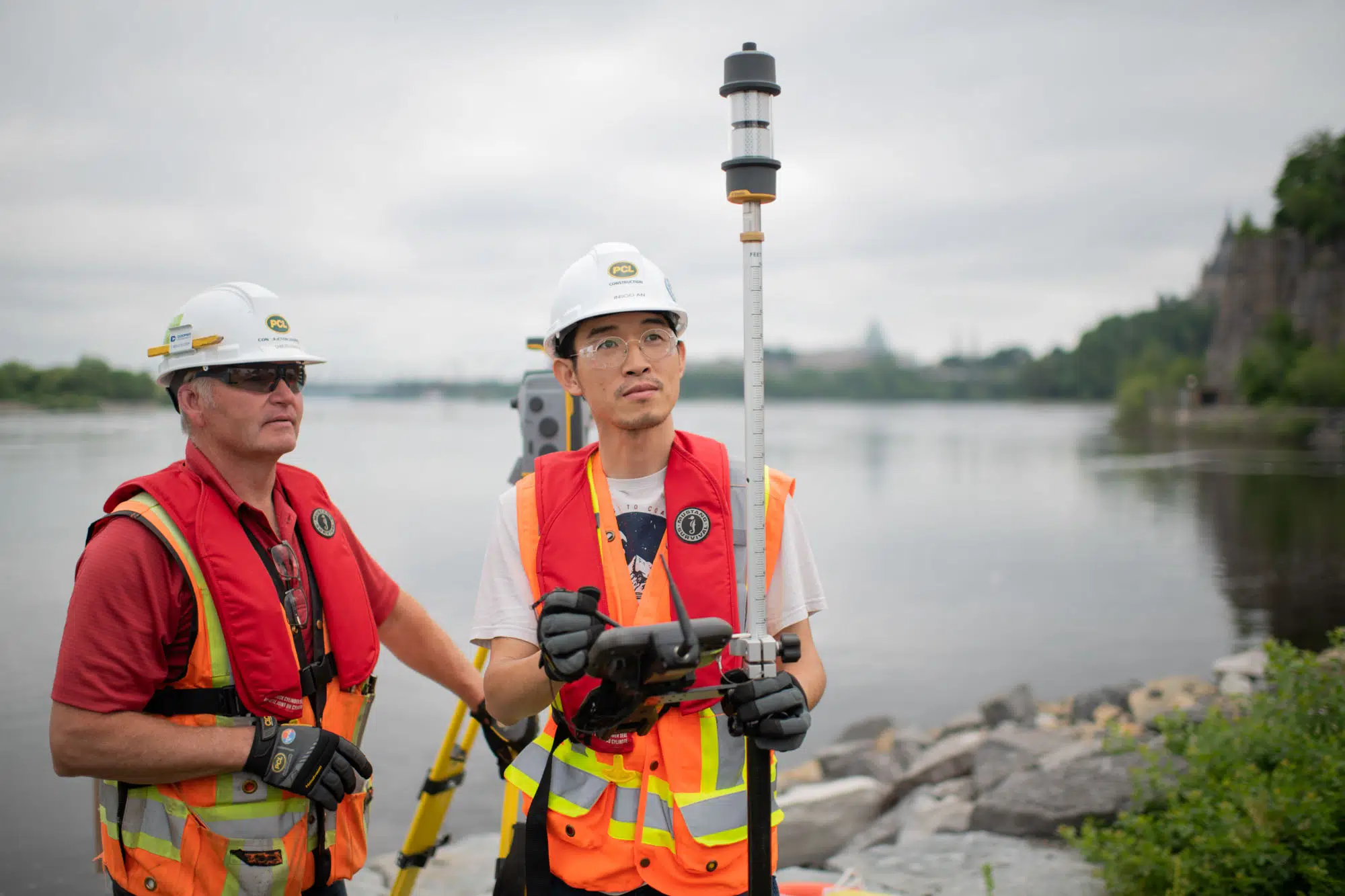 Crafting a newsletter that converts readers into loyal customers requires more than just compelling copy. The right images can significantly boost engagement, retention, and click-through rates. But how do you select the perfect visuals for your newsletter campaigns? In this post, we will explore the benefits of using images in email newsletters, provide tips on choosing the right images, and help you understand what your audience will most likely engage with.