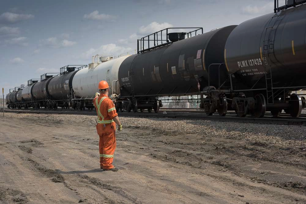 Rail conductor signals trains