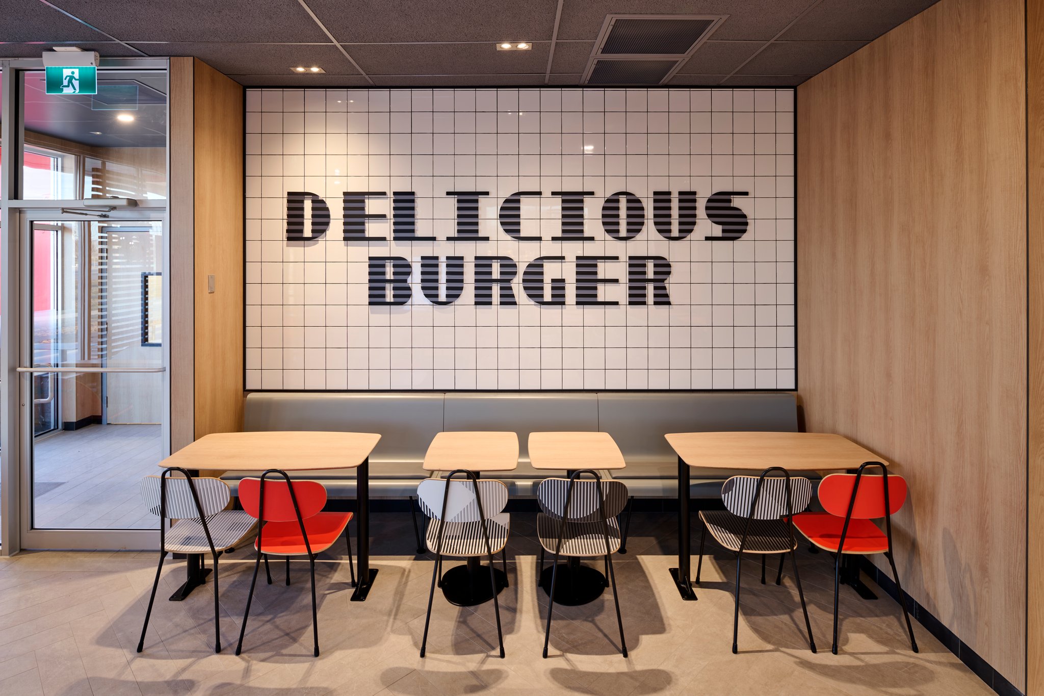 Crafting a newsletter that converts readers into loyal customers requires more than just compelling copy. The right images can significantly boost engagement, retention, and click-through rates. But how do you select the perfect visuals for your newsletter campaigns? In this post, we will explore the benefits of using images in email newsletters, provide tips on choosing the right images, and help you understand what your audience will most likely engage with.